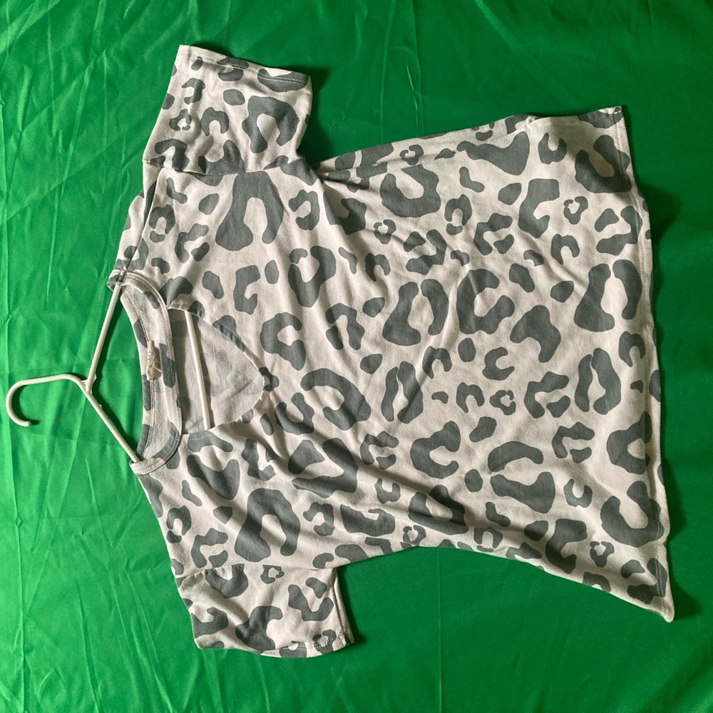 Gray Leopard Print T-Shirt